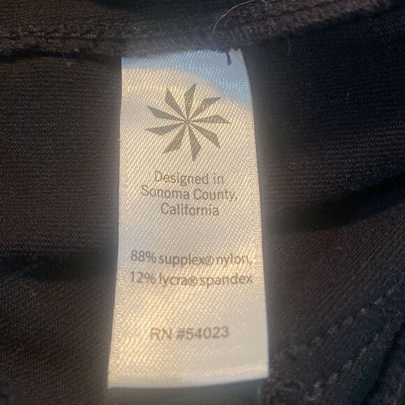 ATHLETA crop nylon pants. Size S - Picture 5 of 5